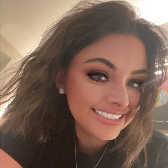 Meet your Posher, Brandi - Picture 3 of 3